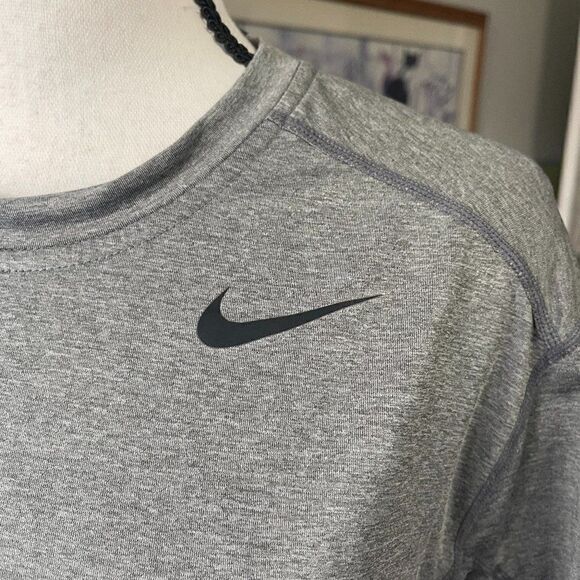 Nike Pro Combat Dri Fit Fitted Shirt Grey, Size Medium - Picture 2 of 10